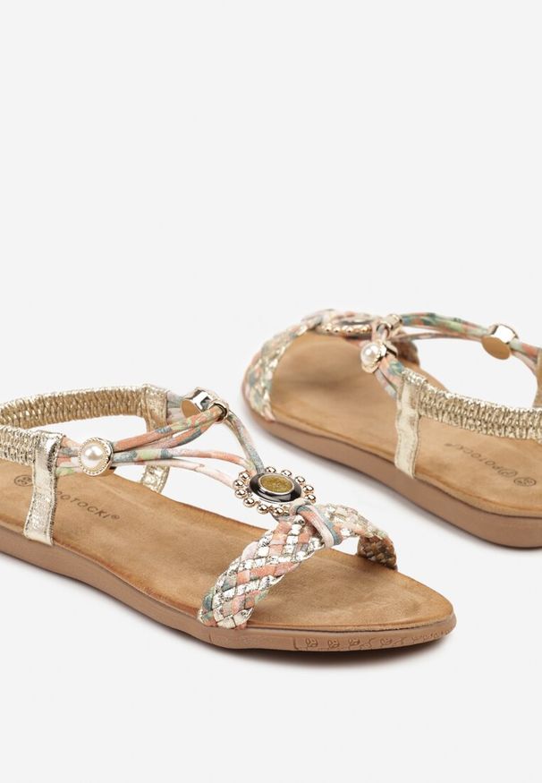 Born2be - Złote Sandały Boho z Plecionymi Paskami i Perłowymi Zdobieniami Galanissea. Okazja: na co dzień. Zapięcie: pasek. Kolor: złoty. Wzór: aplikacja. Styl: boho