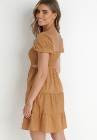 Born2be - Brązowa Sukienka Bawełniana Liloono. Typ kołnierza: kołnierz z falbankami. Kolor: brązowy. Materiał: bawełna. Wzór: aplikacja. Długość: mini #6