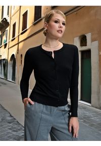 Sinsay - Sweter na guziki - czarny. Kolor: czarny. Długość: długie #1