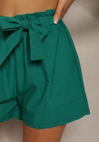 Renee - Ciemnozielone Szorty Bermudy High Waist z Dodatkiem Bawełny Wiązane w Pasie Quisevia. Stan: podwyższony. Kolor: zielony. Materiał: bawełna. Sezon: lato #3