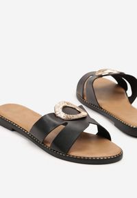 Born2be - Czarne Klapki z Ozdobną Klamrą Addnelia. Okazja: na co dzień, na spacer. Kolor: czarny. Sezon: lato. Styl: elegancki, casual #5