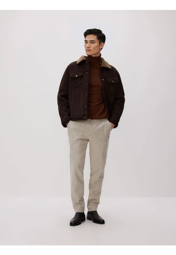 Reserved - Spodnie chino slim fit - beżowy. Kolor: beżowy. Materiał: tkanina, bawełna