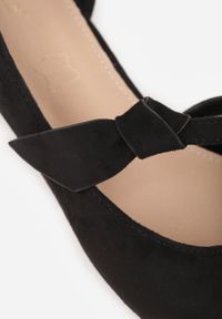 Born2be - Czarne Płaskie Czółenka Vices ze Skórzaną Wkładką Ozdobione Supełkiem Liliarie. Okazja: na co dzień. Kolor: czarny. Materiał: skóra. Wzór: aplikacja. Styl: casual, elegancki, klasyczny #9