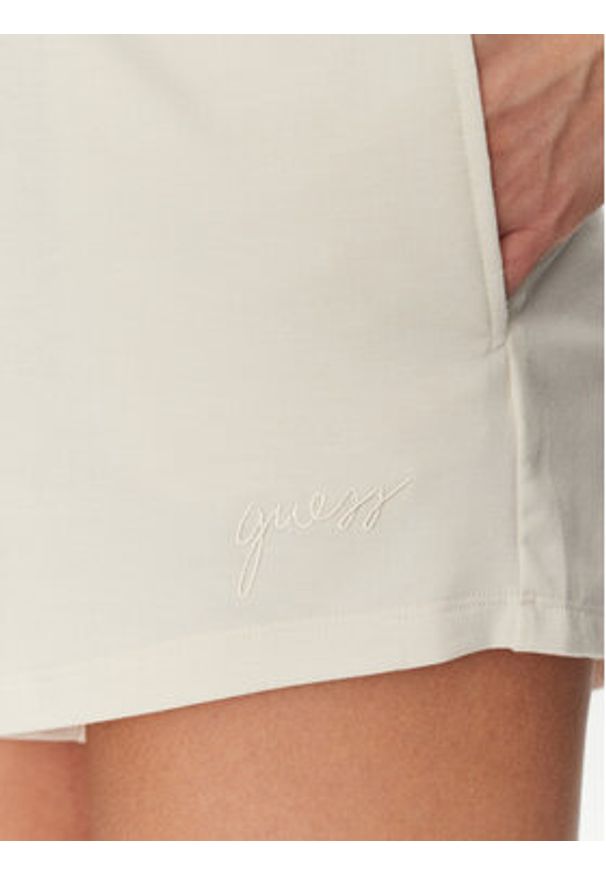 Guess Szorty materiałowe O5GD06 KCQP2 Niebieski Regular Fit. Kolor: niebieski. Materiał: syntetyk