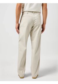 Wrangler - WRANGLER MĘSKIE SPODNIE WRANGLER RELAXED CHINO PELICAN 112362915