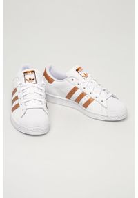 adidas Originals - Buty skórzane Superstar FX7484 FX7484-FTWWHT.COP. Nosek buta: okrągły. Zapięcie: sznurówki. Kolor: biały. Materiał: skóra. Model: Adidas Superstar #2