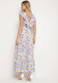 Born2be - Fioletowa Zwiewna Sukienka z Falbankami i Kwiatowym Wzorem Zenivia. Typ kołnierza: kołnierz z falbankami. Kolor: fioletowy. Materiał: tkanina. Wzór: kwiaty. Sezon: lato #3