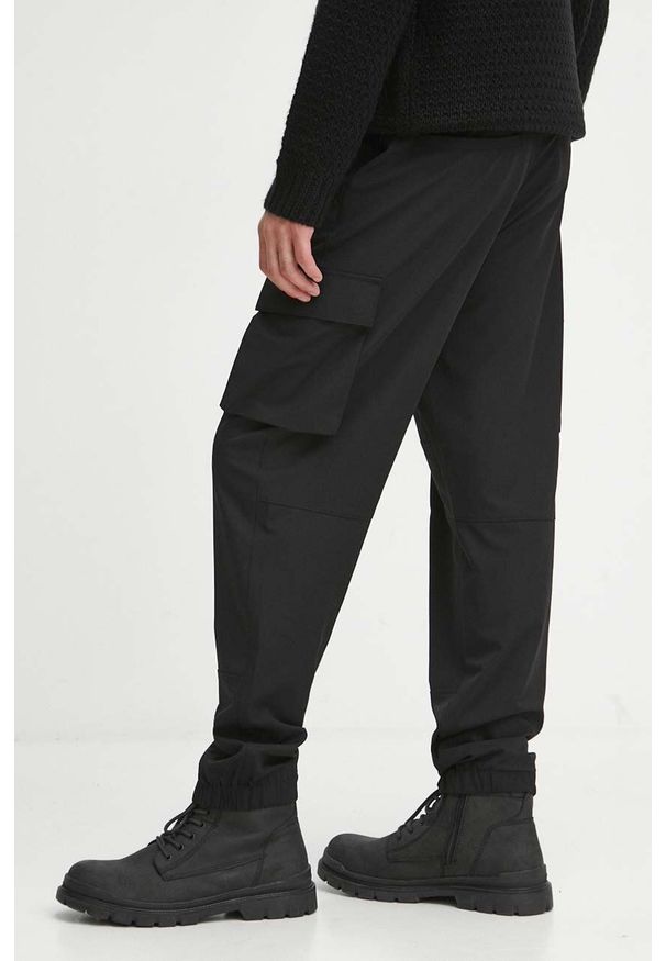 medicine - Medicine spodnie męskie kolor czarny. Kolor: czarny. Materiał: tkanina. Wzór: gładki