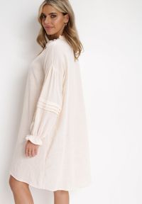 Born2be - Beżowa Bawełniana Sukienka Mini z Ozdobnym Wiązaniem i Przeszyciami na Rękawach Anla. Kolor: beżowy. Materiał: bawełna. Długość rękawa: długi rękaw. Typ sukienki: trapezowe. Długość: mini #3