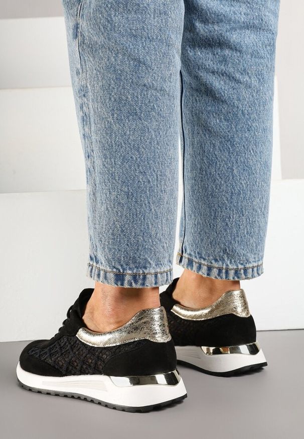 Born2be - Czarne Ażurowe Sneakersy Ozdobione Metalicznymi Wstawkami Sdivane. Okazja: na co dzień. Kolor: czarny. Materiał: jeans. Wzór: aplikacja, ażurowy. Obcas: na płaskiej podeszwie