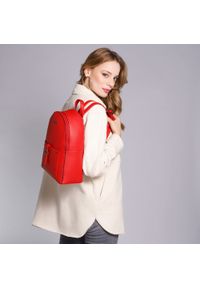 Wittchen - Damski plecak z kieszenią z przodu. Kolor: czerwony. Materiał: skóra ekologiczna. Wzór: aplikacja, paski. Styl: elegancki #5
