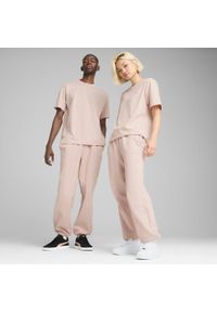 Puma - Spodnie dresowe unisex Essentials Elevated PUMA Rose Quartz Pink. Kolor: różowy. Materiał: dresówka. Sport: turystyka piesza