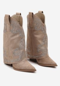 Born2be - Ciemnobeżowe Botki Kowbojki na Obcasie z Wywiniętą Nogawką Ozdobione Cyrkoniami Eviora. Okazja: do pracy. Kolor: beżowy. Materiał: jeans. Wzór: aplikacja. Obcas: na obcasie. Styl: klasyczny, elegancki. Wysokość obcasa: średni #3