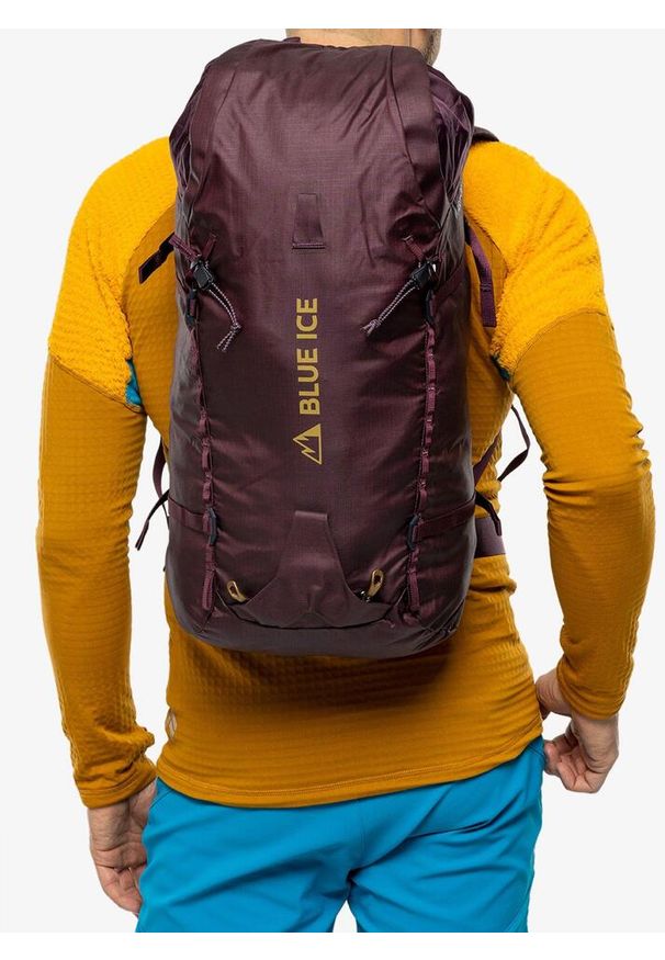 Plecak alpinistyczny Blue Ice Warthog 30L. Kolor: czerwony