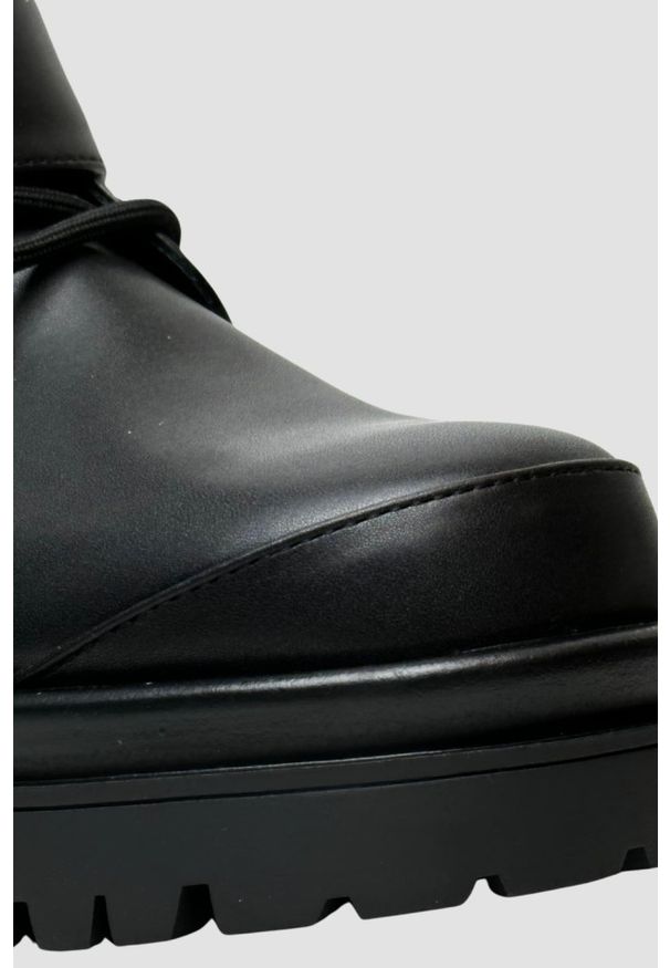 Just Cavalli - JUST CAVALLI Czarne damskie botki FONDO BOURNE. Kolor: czarny