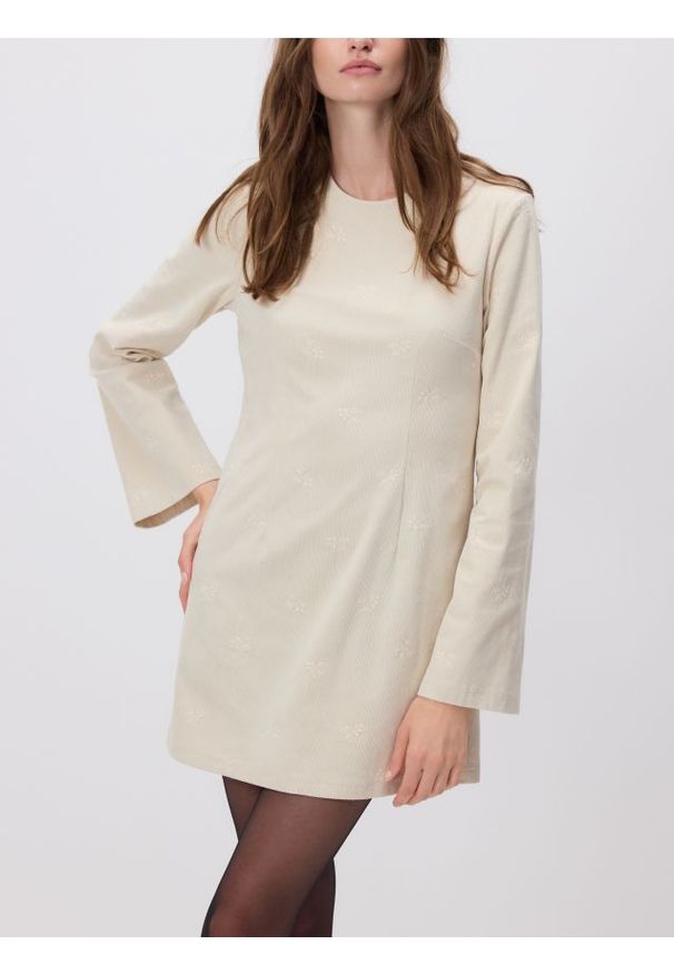 Reserved - Sukienka mini - beżowy. Kolor: beżowy. Materiał: tkanina. Długość: mini