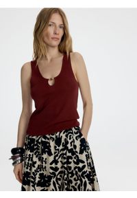 Reserved - Top z koralikami - mahoniowy. Kolor: brązowy. Materiał: wiskoza, dzianina #1