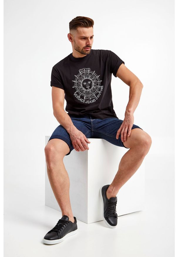 Versace Jeans Couture - T-shirt VERSACE JEANS COUTURE. Długość rękawa: krótki rękaw. Długość: krótkie. Wzór: nadruk