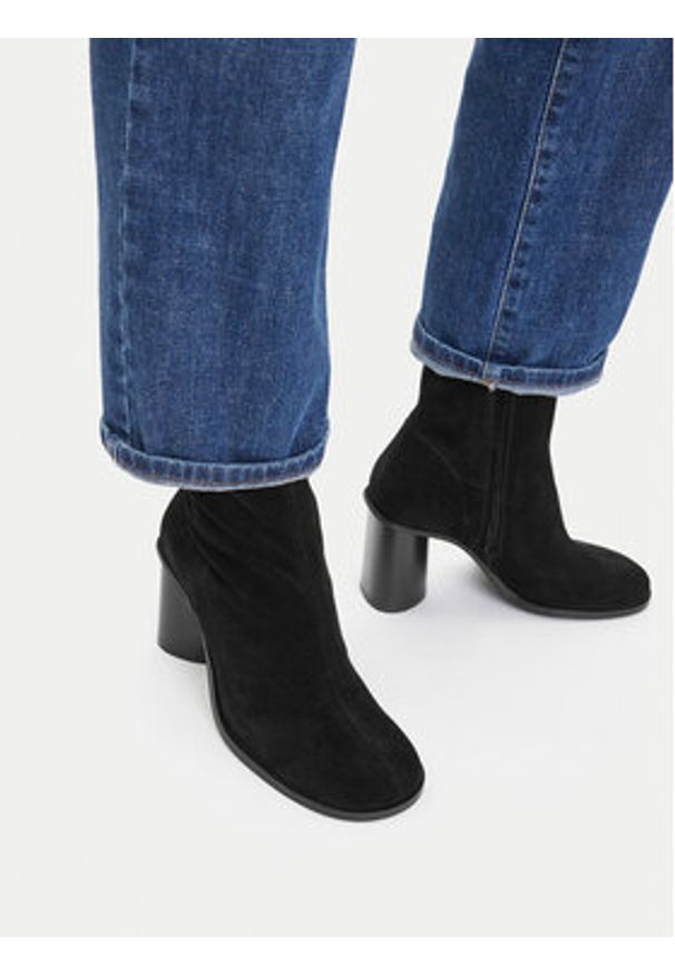 Gino Rossi Botki EO-ZOYA-121046S Czarny. Kolor: czarny. Materiał: zamsz, skóra