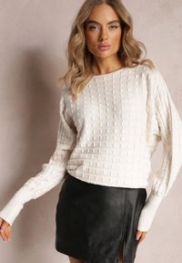 Renee - Biały Dzianinowy Sweter z Rękawami typu Nietoperz Cascapia. Kolor: biały. Materiał: dzianina. Styl: klasyczny