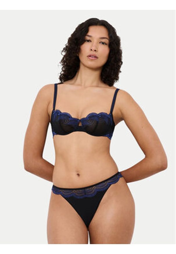 Triumph Biustonosz balkonetka Comfort Glam 10224928 Czarny. Kolor: czarny. Materiał: syntetyk