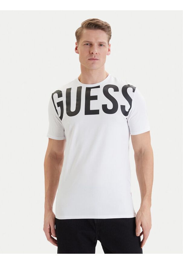 Guess T-Shirt F6GI01 J1314 Biały Slim Fit. Kolor: biały. Materiał: bawełna