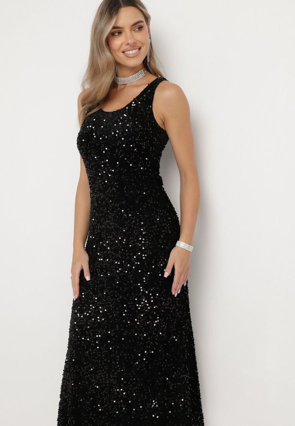 Born2be - Czarna Sukienka Maxi w Cekiny Jukrana. Kolor: czarny. Długość rękawa: na ramiączkach. Typ sukienki: rozkloszowane. Długość: maxi