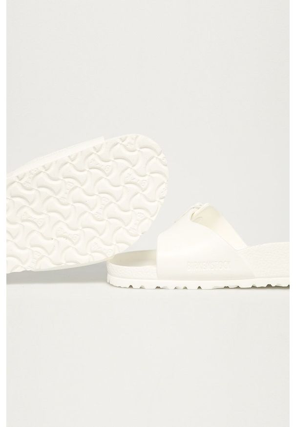 Birkenstock - Klapki Madrid. Kolor: biały. Materiał: materiał. Wzór: gładki. Obcas: na obcasie. Wysokość obcasa: niski