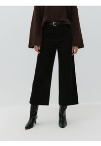 Reserved - Jeansy culotte z paskiem - czarny. Stan: podwyższony. Kolor: czarny #1