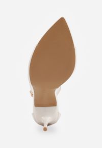 Renee - Białe Sandały ze Sprzączką wokół Kostki i Noskiem w Szpic z Lakierowanej Imitacji Skóry Santel. Okazja: na co dzień. Zapięcie: sprzączka. Kolor: biały. Materiał: skóra, lakier. Sezon: lato. Styl: casual, klasyczny, elegancki #6