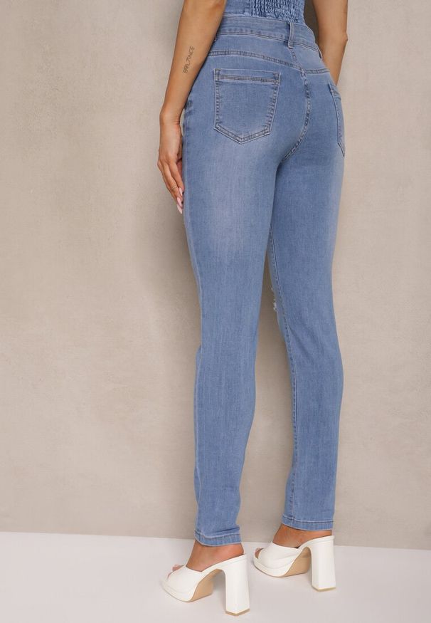 Renee - Jasnoniebieskie Jeansy Skinny High Waist z Ozdobnymi Przetarciami Palisiela. Okazja: na co dzień. Stan: podwyższony. Kolor: niebieski. Styl: casual, elegancki