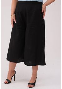 Moda Size Plus Iwanek - Czarne spódnico-spodnie Lena - Swoboda i styl w lnianej odsłonie PLUS SIZE OVERSIZE XXL. Okazja: na co dzień. Kolekcja: plus size. Kolor: czarny. Materiał: len. Długość: krótkie. Styl: casual, elegancki #1