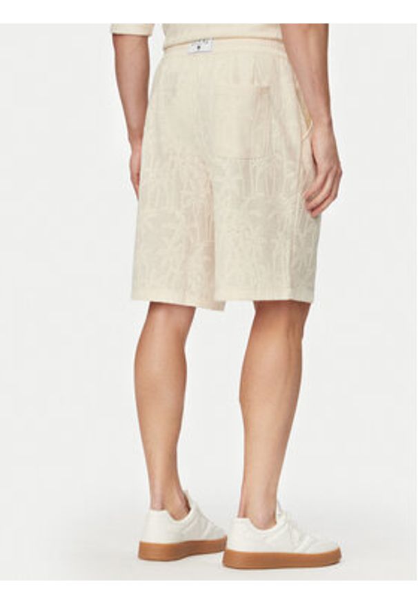 Guess Szorty sportowe F6GD03 kremKG362 Kremowy Regular Fit. Kolor: kremowy. Materiał: syntetyk. Styl: sportowy