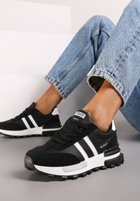 Born2be - Czarne Płaskie Sneakersy Ozdobione Paskami Erialora. Nosek buta: okrągły. Zapięcie: pasek. Kolor: czarny. Materiał: jeans, len. Wzór: aplikacja. Sezon: wiosna, lato