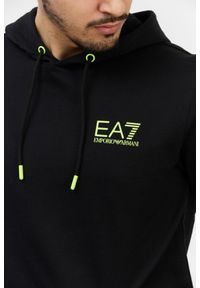 EA7 Emporio Armani - EA7 Czarna bluza męska z dużym neonowym logo. Typ kołnierza: kaptur. Kolor: czarny. Materiał: prążkowany, bawełna #6