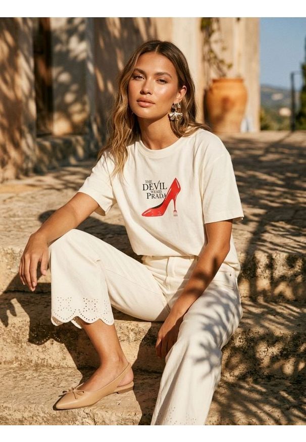 Sinsay - Koszulka z nadrukiem The Devil Wears Prada - kremowy. Kolor: kremowy. Wzór: nadruk