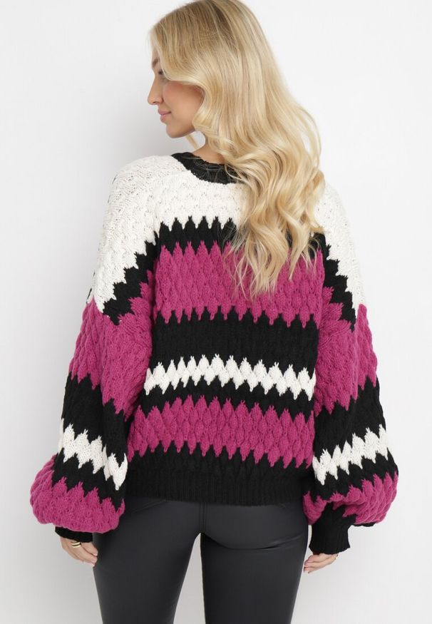 Born2be - Fuksjowy Sweter Oversize z Ozdobnym Wzorem Dzianiny Mexio. Kolor: różowy. Materiał: dzianina. Długość: długie