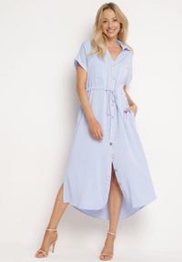 Born2be - Niebieska Koszulowa Sukienka z Krótkim Rękawem Zapinana na Guziki z Materiałowym Paskiem Piantia. Okazja: na co dzień, na imprezę. Kolor: niebieski. Materiał: materiał. Długość rękawa: krótki rękaw. Sezon: wiosna, lato. Typ sukienki: koszulowe. Styl: casual, elegancki #4