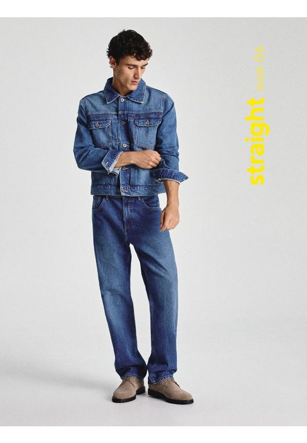 Reserved - Jeansy straight z efektem sprania - granatowy. Kolor: niebieski