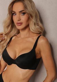 Renee - Czarny Biustonosz o Klasycznym Kroju Sinisea. Kolor: czarny. Materiał: jeans