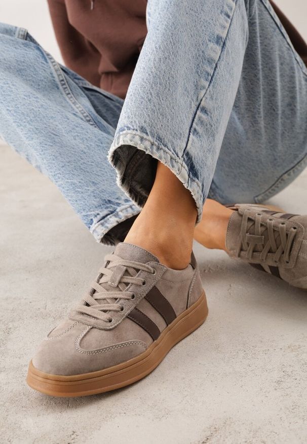 Renee - Beżowe Sneakersy ze Skóry Naturalnej z Geometrycznym Wzorem Zetisius. Okazja: na co dzień. Kolor: beżowy. Materiał: skóra. Wzór: geometria