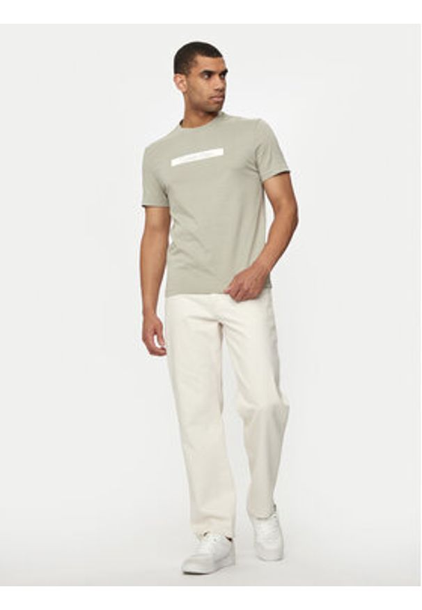 Calvin Klein T-Shirt Shadow Logo K10K113110 Beżowy Regular Fit. Kolor: beżowy. Materiał: bawełna