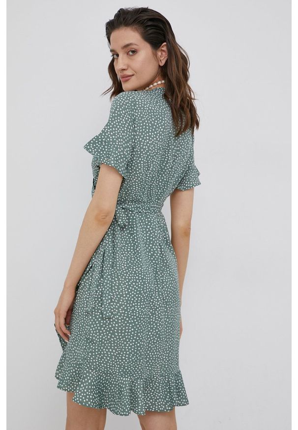 Vero Moda sukienka kolor zielony mini rozkloszowana. Kolor: zielony. Materiał: poliester, tkanina. Typ sukienki: rozkloszowane. Długość: mini