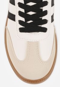 Born2be - Beżowo-Czarne Płaskie Sneakersy Ozdobione Paskami Glaria. Okazja: na co dzień. Zapięcie: pasek. Kolor: beżowy. Materiał: jeans. Wzór: aplikacja #7