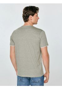 Big-Star - Koszulka męska w drobne paski khaki Fredriser 303. Okazja: na co dzień, do pracy. Kolor: zielony. Materiał: dzianina, jeans. Wzór: paski. Styl: casual #3