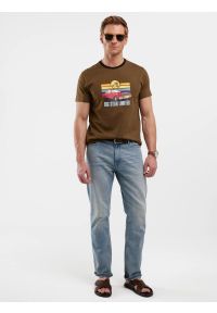 Big-Star - Koszulka męska z kolorowym nadrukiem khaki Ralier 303. Kolor: zielony. Materiał: bawełna, jeans, skóra. Wzór: kolorowy, nadruk. Styl: klasyczny #5