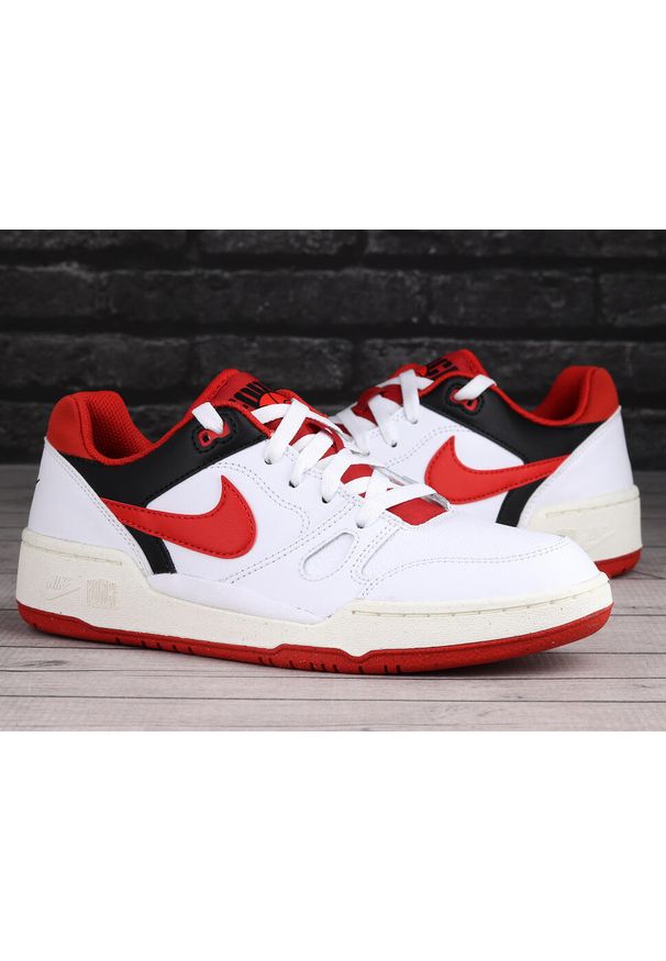 Buty męskie sportowe sneakersy Nike FULL FORCE LO. Kolor: biały, czerwony, wielokolorowy