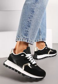 Renee - Czarne Sneakersy z Szerokim Bieżnikiem na Podeszwie Johina. Kolor: czarny. Materiał: jeans. Szerokość cholewki: normalna. Wzór: kolorowy #1