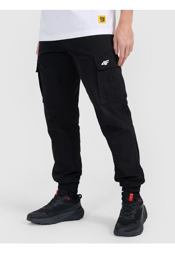 4f - 4F Spodnie casual cargo uniseks 4F x Drift Masters - czarne XL. Okazja: na co dzień. Kolor: czarny. Materiał: tkanina, bawełna. Styl: casual