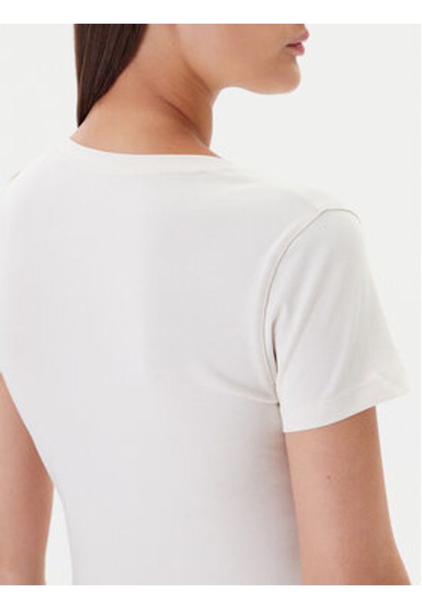 Guess T-Shirt W5YI46 J1314 Écru Slim Fit. Kolor: kremowy. Materiał: bawełna